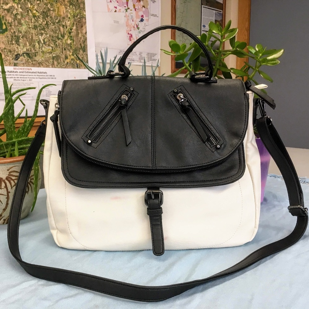 Expressions NYC Large White Traveler Leather Bag